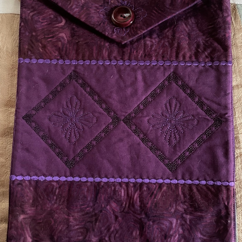 Quilted case - Picture 1 of 4